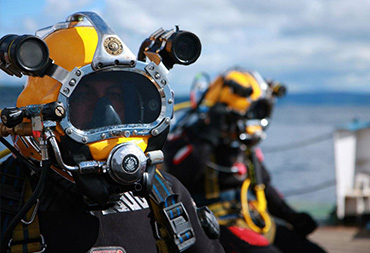 Choosing the Right Diving Helmet